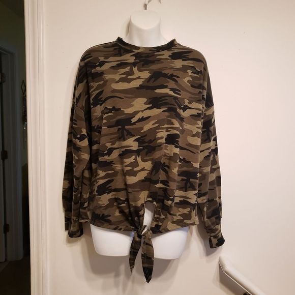 Shein top‎ - Picture 1 of 7